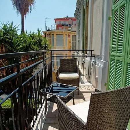 Alexander Suites & Sanremo